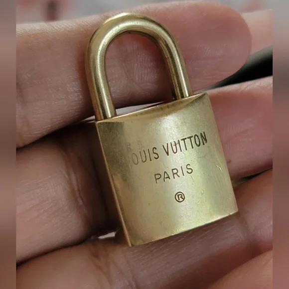 Authentic Vintage Gold Louis Vuitton Key and Lock Necklace Set #226🔒🔑 - Picture 9 of 17